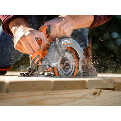 Kit de sierra circular inalámbrica subcompacta de 18 V sin escobillas de 6-1/2 pulg. con batería de 4.0 Ah de salida máxima y cargador R8656K